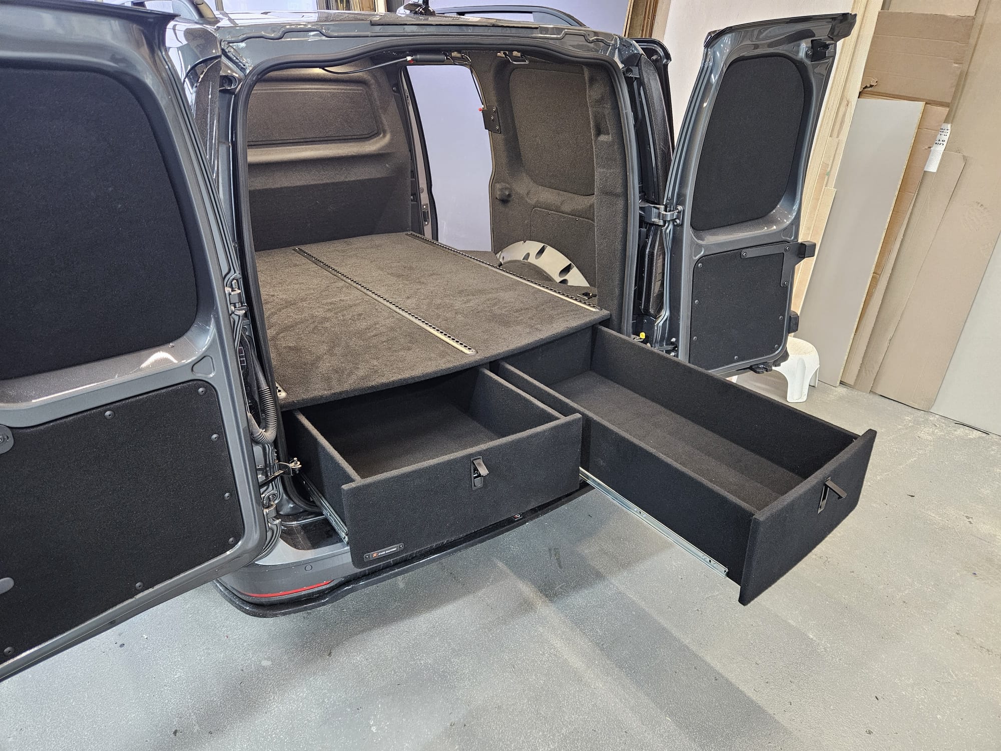 VW Caddy met open lade in de laadruimte